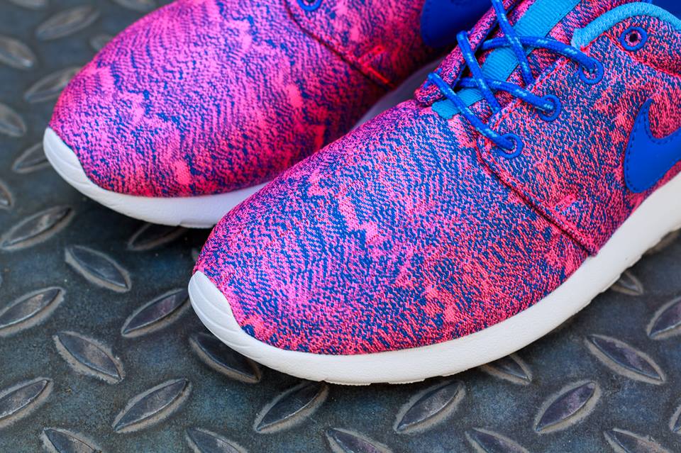 Nike Roshe Run Hyper Pink Hyper Cobalt University Blue 02