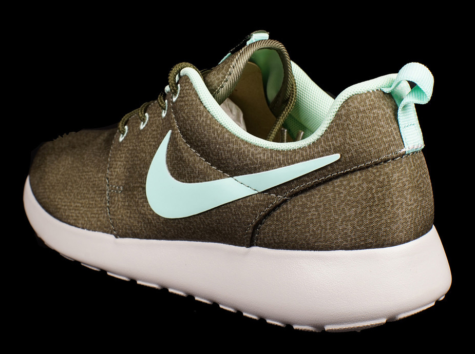 Nike Wmns Roshe Run Khaki Mint 03