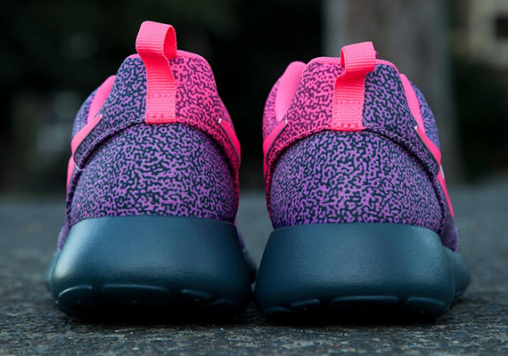 una taza de gusano O después Nike Womens Roshe Run Print - Magenta - Pink - SneakerNews.com