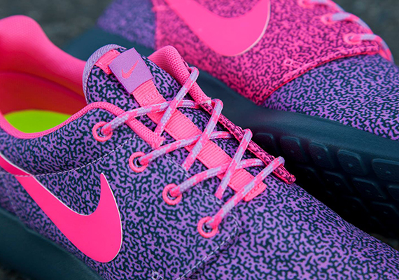 Nike Wmns Roshe Run Print Magenta Pink 3