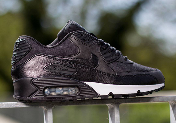 Air max 90 black hotsell leather women's