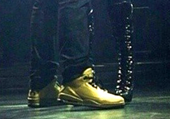 Drake in Air Jordan 3 "OVO" PE