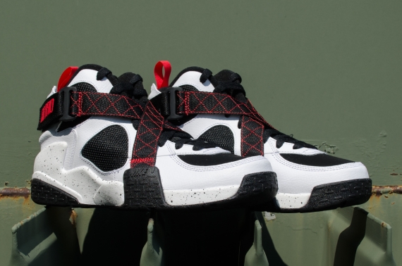 Nike Air Raid White/Black/Red sneakers - ShopStyle