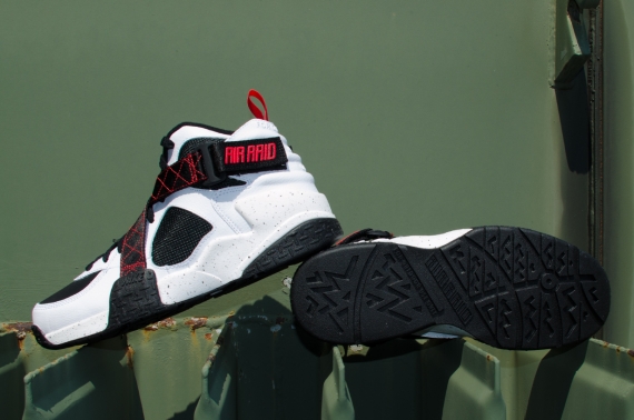 The Nike Air Raid Takes Flight Yet Again - Sneaker Freaker