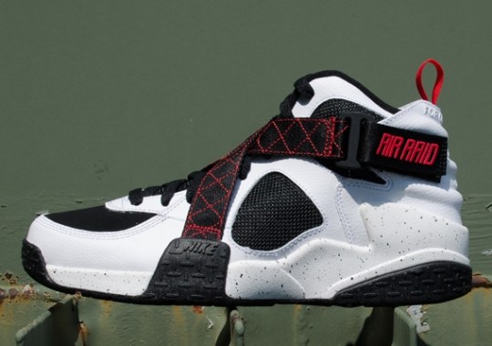 nike air raid white black red