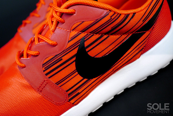 Nike Roshe Run Hyperfuse Atomic Red Black 4