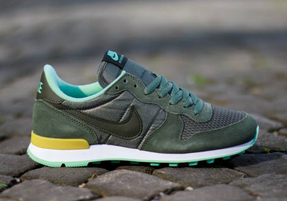 Nike Women's Air Internationalist - Cargo Khaki - Medium Mint