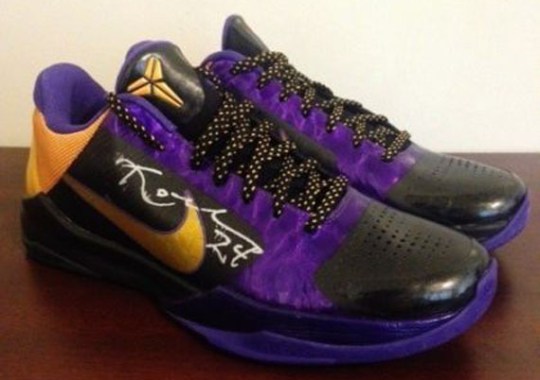 Nike Zoom Kobe 5 – Kobe Bryant Autographed “Away” Pair on eBay