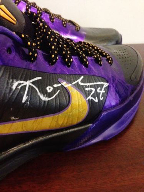 Nike Zoom Kobe 5 Kobe Bryant Autographed Away Pair Ebay 07