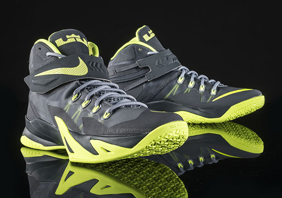 Nike Zoom Soldier 8 Magnet Grey1