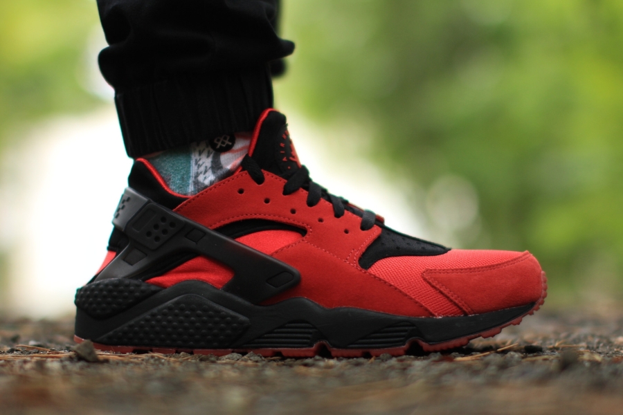 FOR THE LOVE OF SNEAKERS: NIKE AIR HUARACHE KICKS — VIENNA