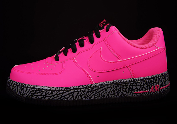 Nike Air Force 1 Low GS – Hyper Punch – Hyper Pink – Black