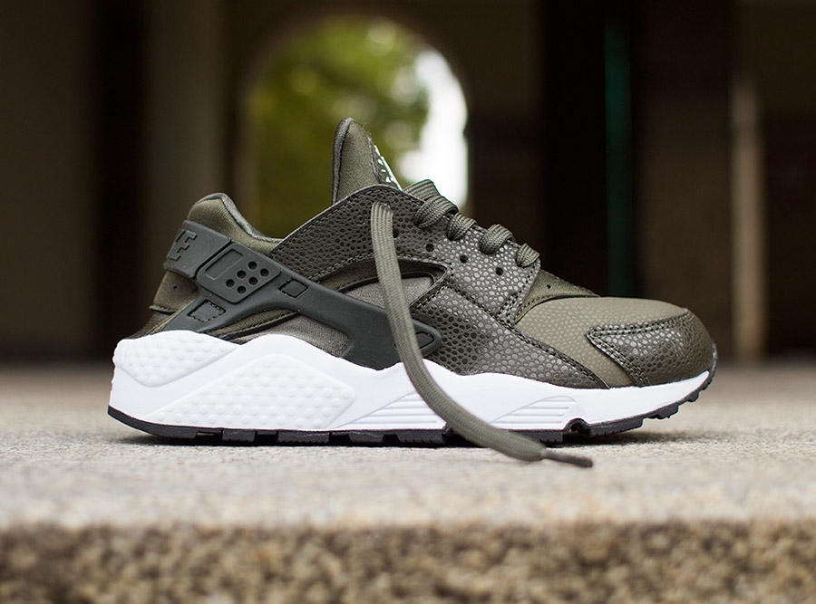 nike air huarache khaki