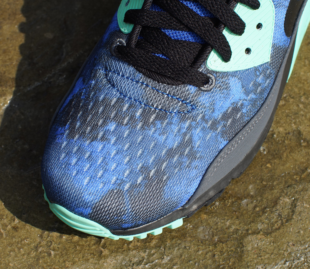 Nike Air Max 90 Em Hyper Cobalt Black Dark Grey Green Glow 01