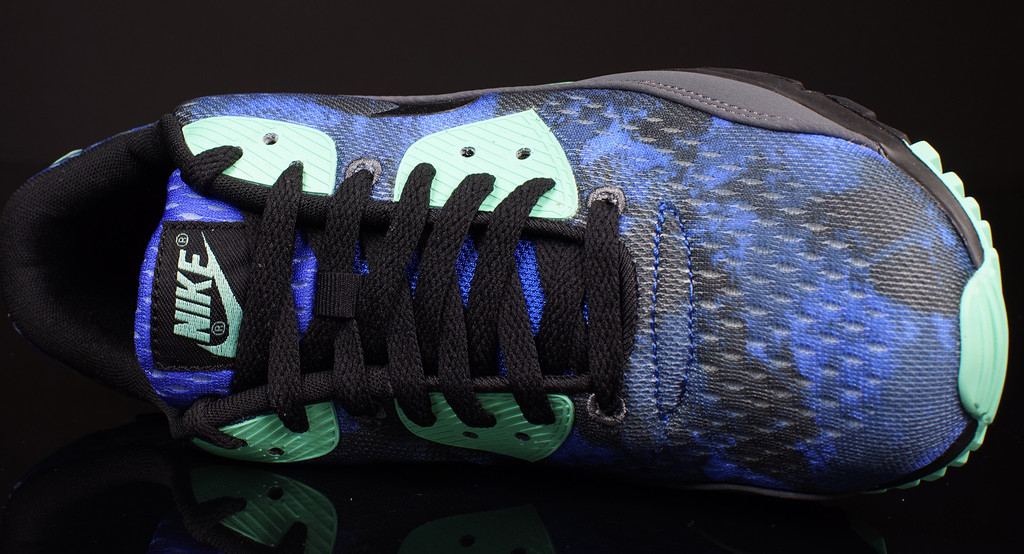 Nike Air Max 90 Em Hyper Cobalt Black Dark Grey Green Glow 03