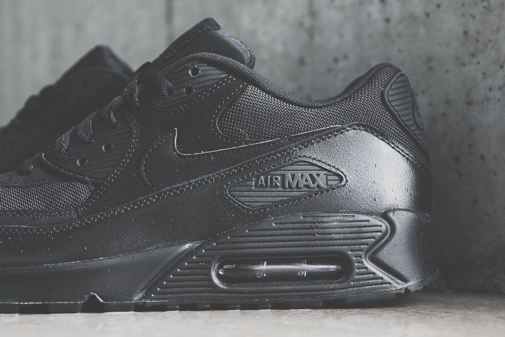 Nike Air Max 90 Triple Black 01