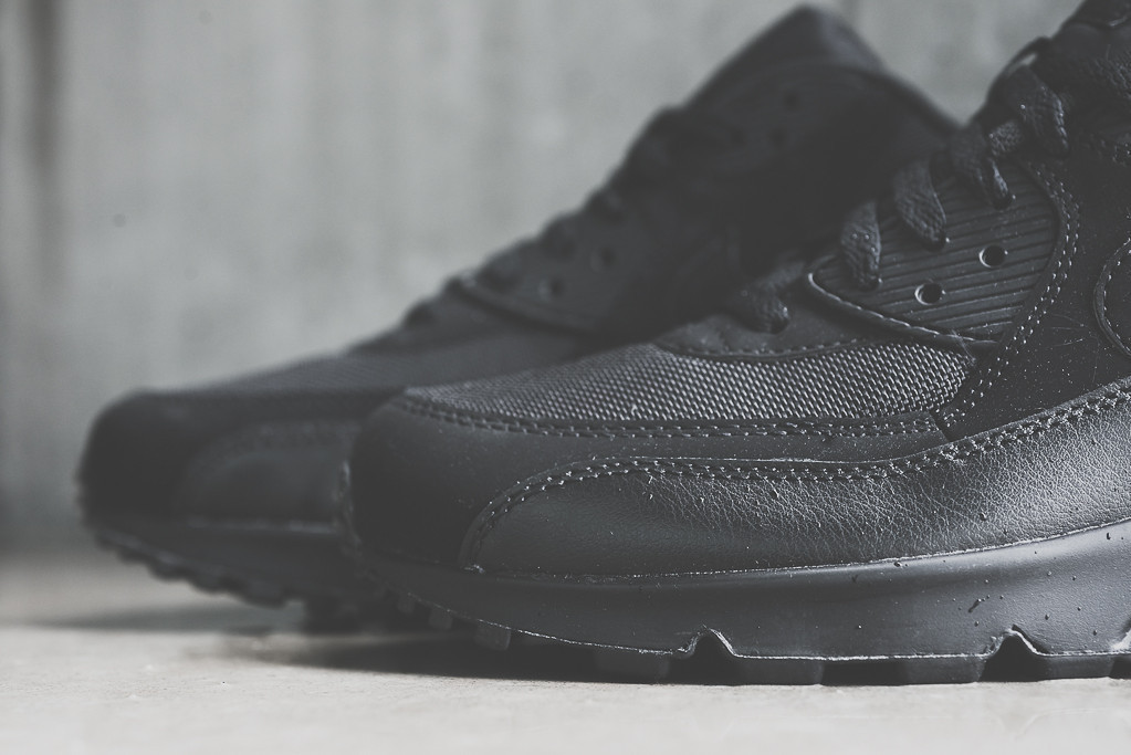 Nike Air Max 90 Triple Black 02