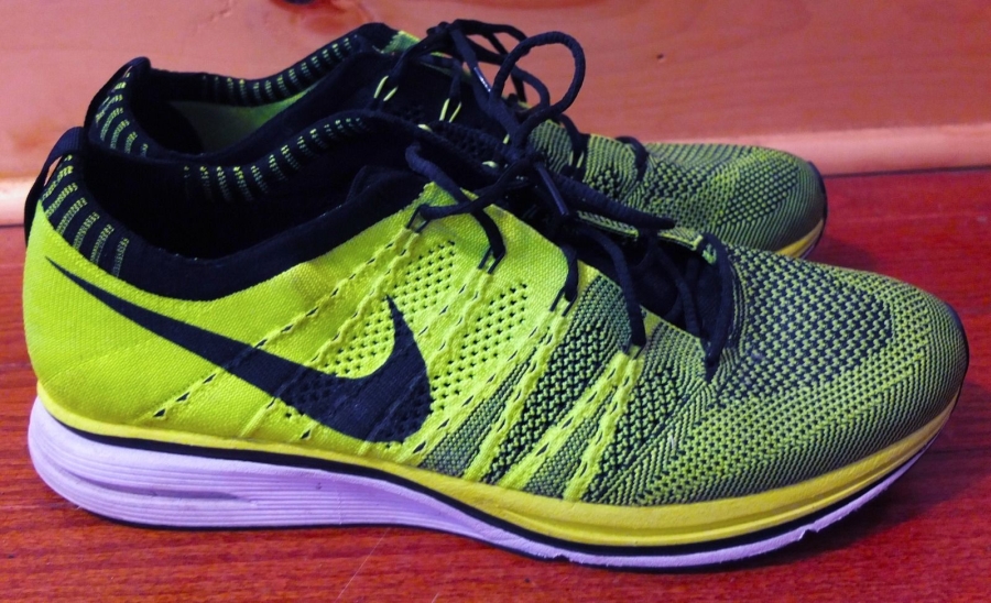 Nike Flyknit Trainer Usa Metal Stand 01