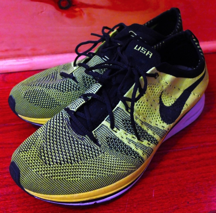 Nike Flyknit Trainer Usa Metal Stand 02