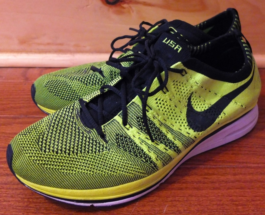 Nike Flyknit Trainer Usa Metal Stand 08