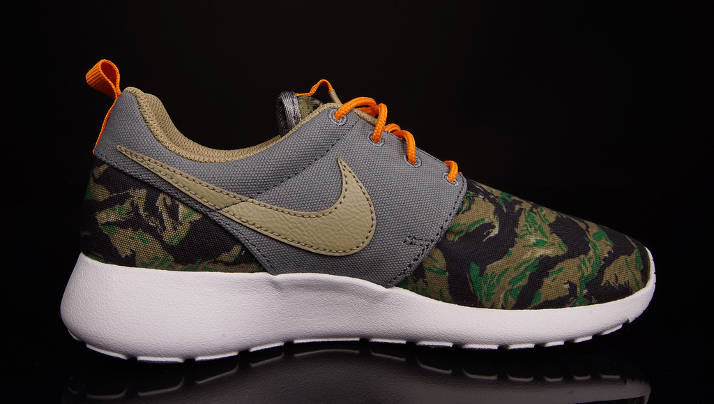 Nike Roshe Run Gs Tiger Camo 02