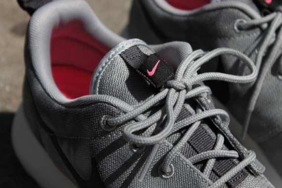 Nike Roshe Run Print Wolf Grey Dark Grey White 01