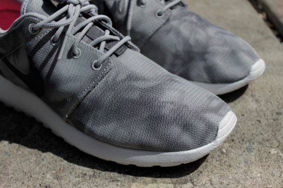 Nike Roshe Run Print Wolf Grey Dark Grey White 03