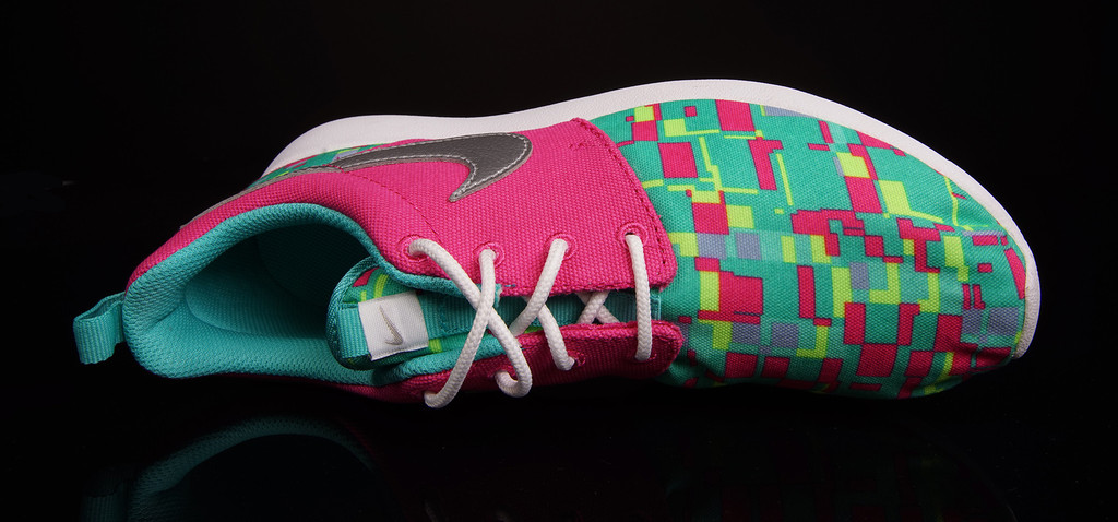 Nike Roshe Run Vivid Pink Hyper Jade Metallic Silver 02