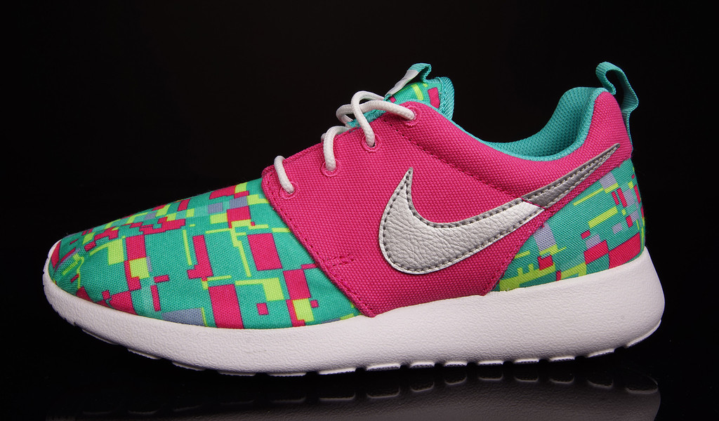 Nike Roshe Run Vivid Pink Hyper Jade Metallic Silver 04