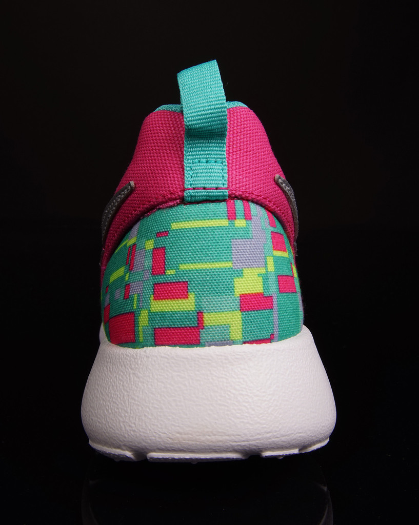 Nike Roshe Run Vivid Pink Hyper Jade Metallic Silver 05