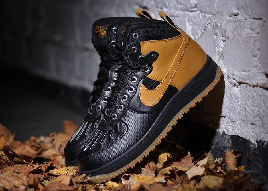 black nike duck boots