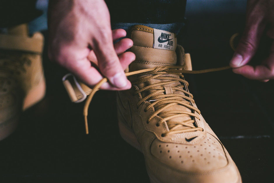 Air force 1 cheap mid flax on feet