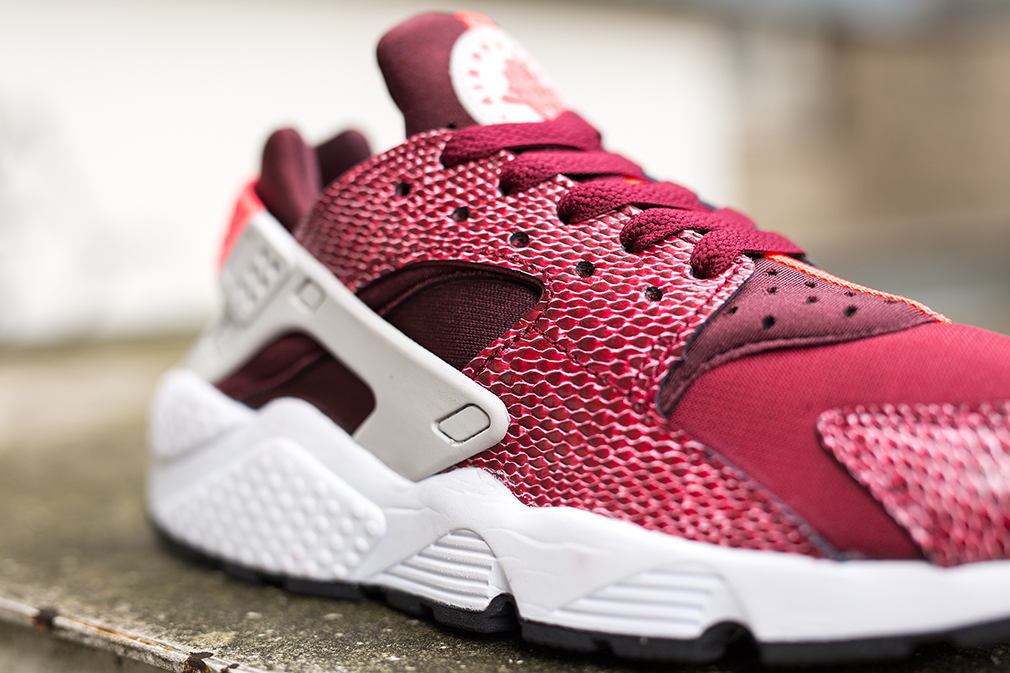 Nike Air Huarache Burgundy Snake 04