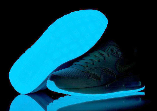 Glowing hot sale sole shoes