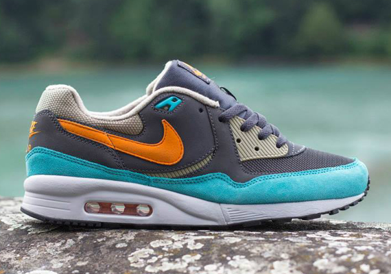 Nike Air Max Light – Anthracite – Copper Flash – Bamboo