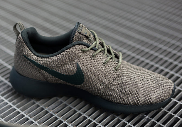 Verminderen zomer bezig Nike Roshe Run "Iron Green" - SneakerNews.com