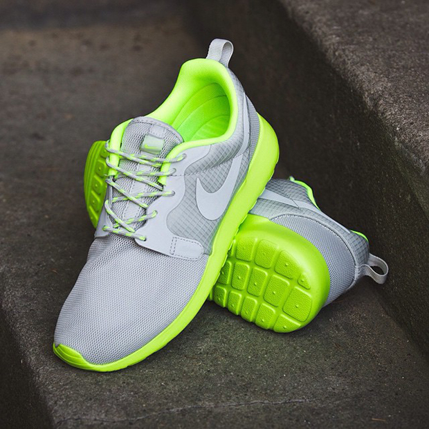 Nike Roshe Run Womens Hyp Grey Volt 2