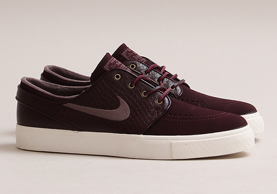 burgundy nike skate shoes