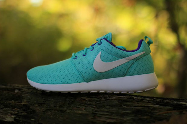 Nike Women's Roshe Run - Hyper Turquoise - Hyper Green