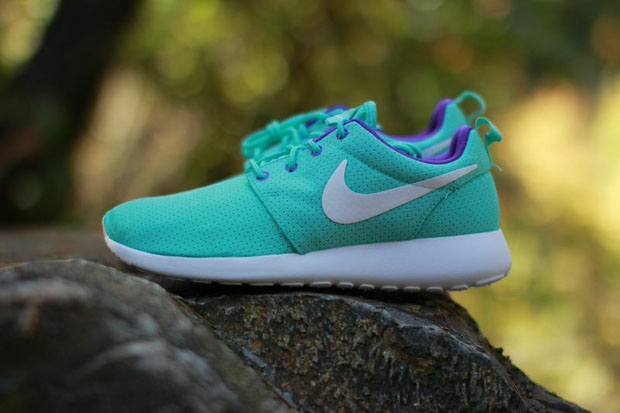 Nike roshe teal on sale