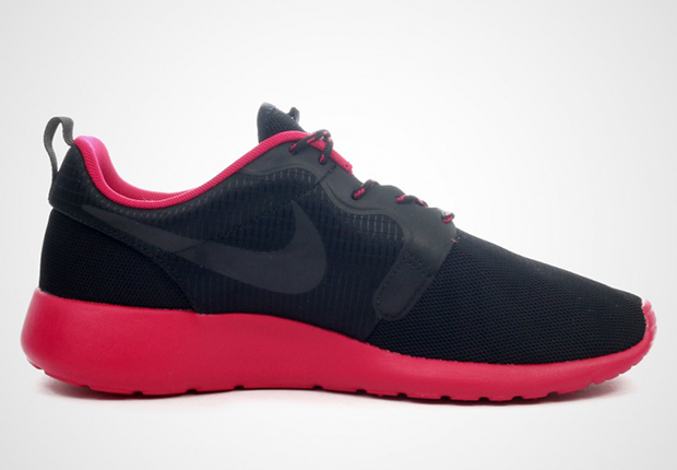 Nike Womens Roshe Run Hyperfuse Black Magenta 3