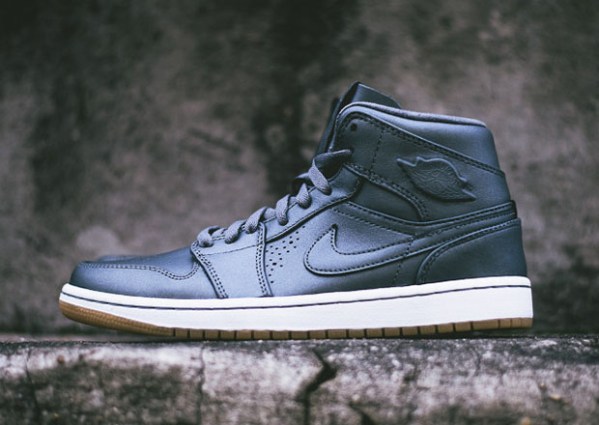 Air Jordan 1 Mid Nouveau - Cool Grey - Gum - SneakerNews.com