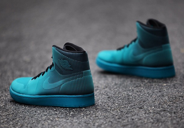 A Detailed Look at the Air Jordan 4Lab1 "Neo Turquoise"