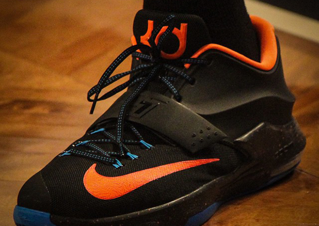 Kevin Durant in Nike KD 7 “Away” PE During Pre-game Shoot-around