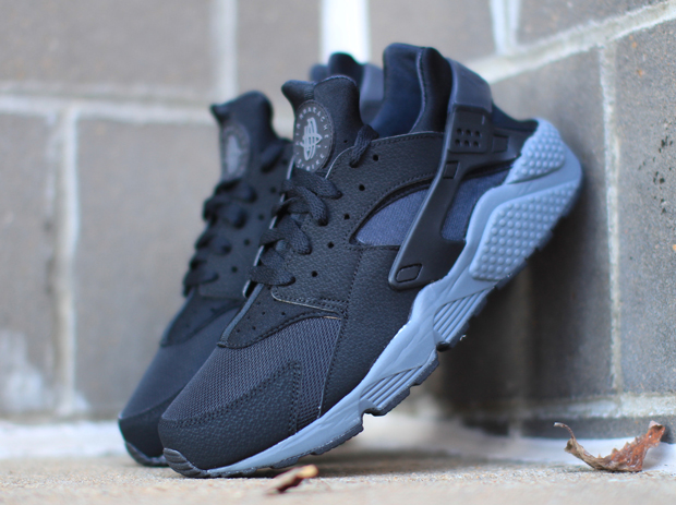 Black and grey shop huaraches