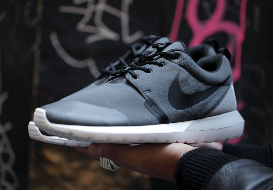 nike roshe run tech fleece