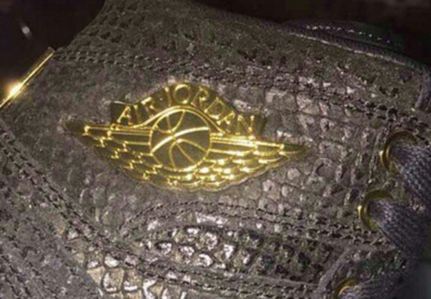 Air Jordan 1 Retro High - Black Snake - Gold