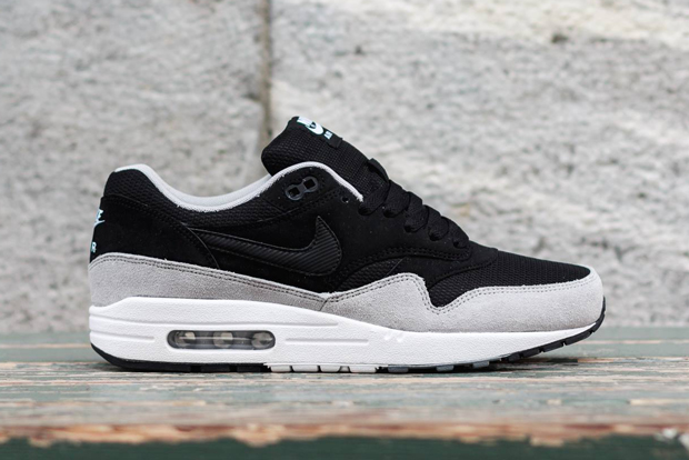 Nike air max shop 1 black and silver