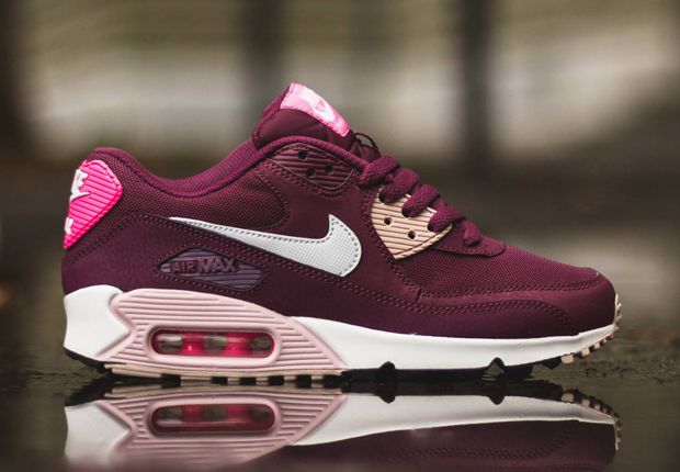 hand over conversation Ace Nike Womens Air Max 90 "Villain Red" - SneakerNews.com