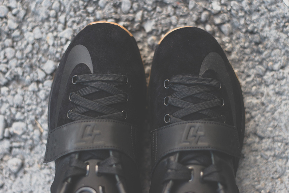 Nike KD 7 EXT "Black Suede" - Arriving at Retailers